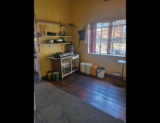 2 BEDROOM HOUSE FOR SALE IN BEZUIDENHOUT VALLEY